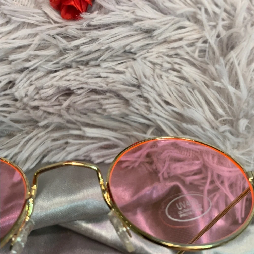 🌹Pretty in Pink Retro Hippie Style Gold Frame Round Pink UV400 Sunglasses • NWOT